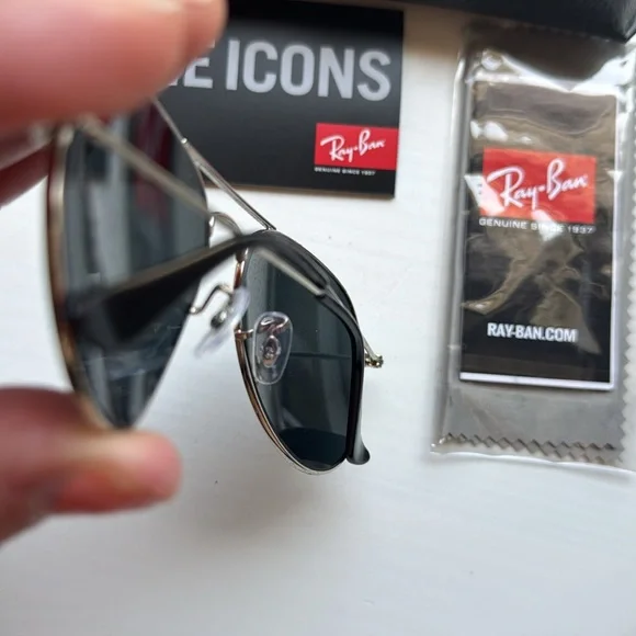 Classic Ray-Bans - Picture 3 of 4